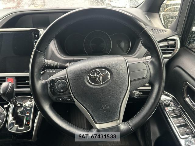Toyota VOXY 2019-06 8277854-10