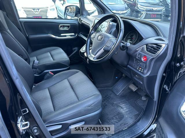 Toyota VOXY 2019-06 8277854-11