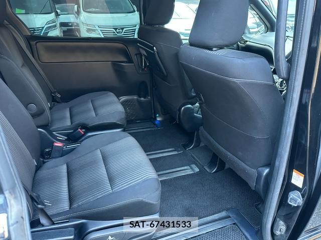 Toyota VOXY 2019-06 8277854-12