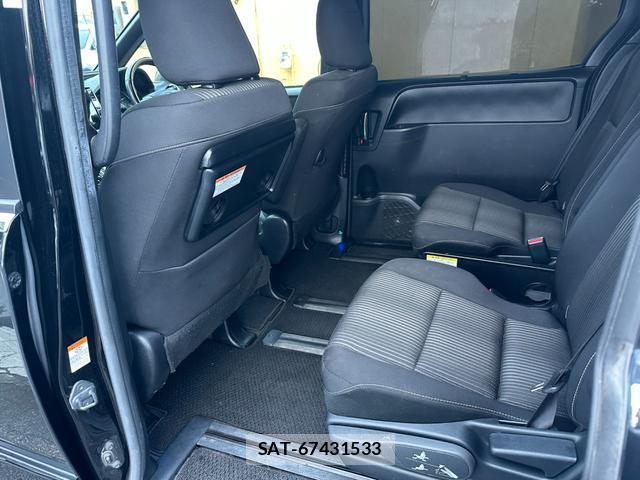 Toyota VOXY 2019-06 8277854-14