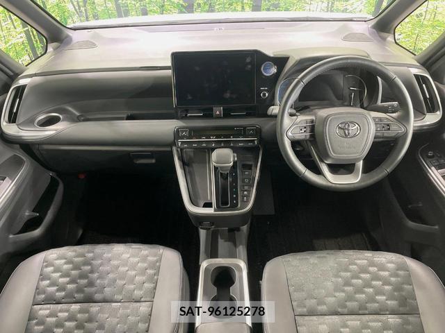 Toyota VOXY 2023-02 8278030-1