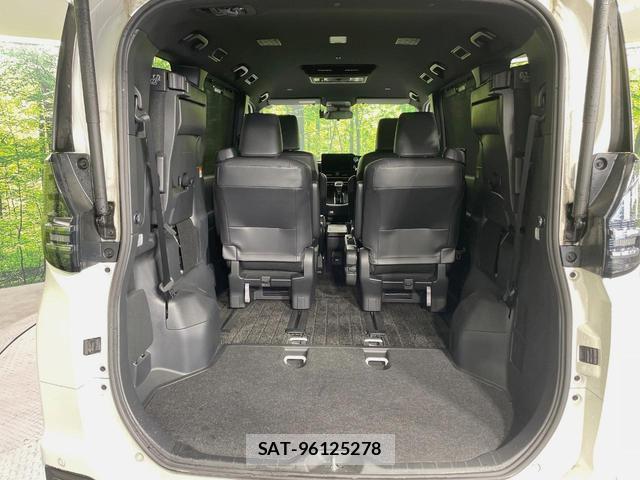 Toyota VOXY 2023-02 8278030-10