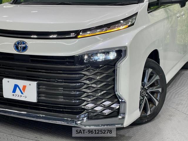 Toyota VOXY 2023-02 8278030-12