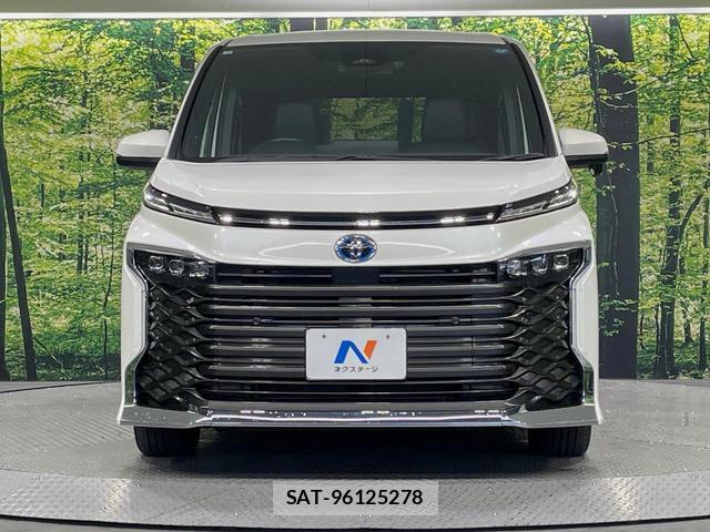 Toyota VOXY 2023-02 8278030-14