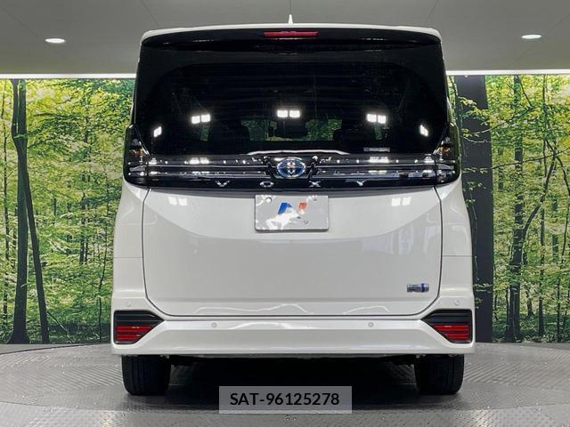 Toyota VOXY 2023-02 8278030-15
