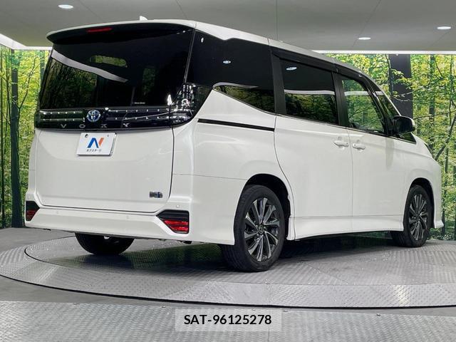 Toyota VOXY 2023-02 8278030-17