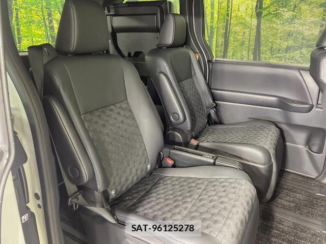 Toyota VOXY 2023-02 8278030-8