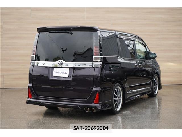 Toyota VOXY 2018-01 8278103-1