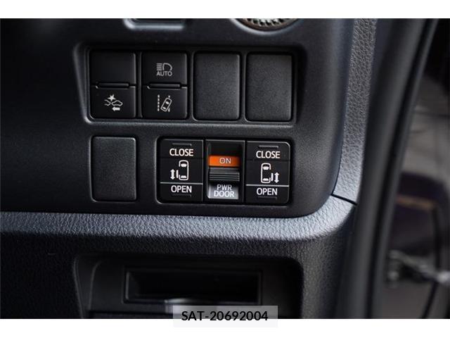 Toyota VOXY 2018-01 8278103-11