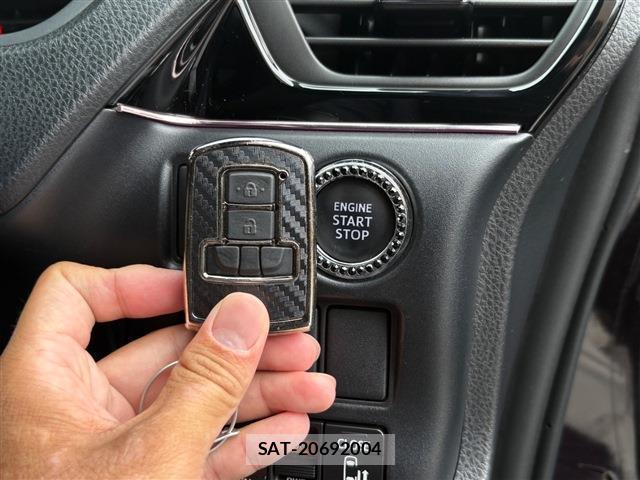 Toyota VOXY 2018-01 8278103-12