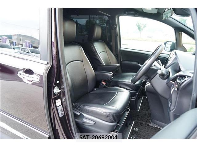 Toyota VOXY 2018-01 8278103-13
