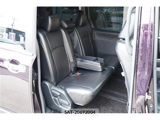Toyota VOXY 2018-01 8278103-14