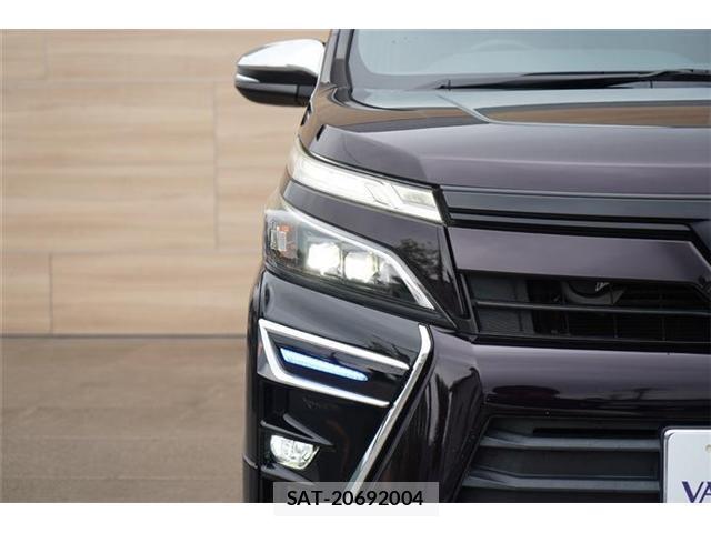 Toyota VOXY 2018-01 8278103-19