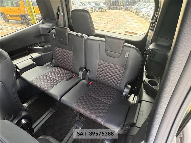 Toyota VOXY 2025-06 8278122-6