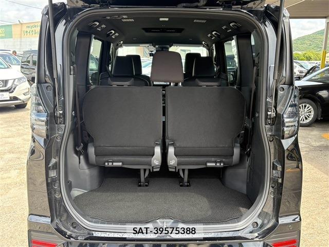 Toyota VOXY 2025-06 8278122-7