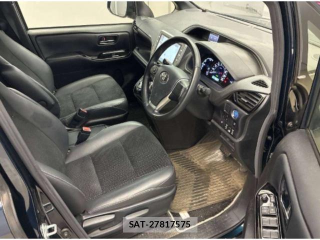 Toyota VOXY 2021-08 8278371-2