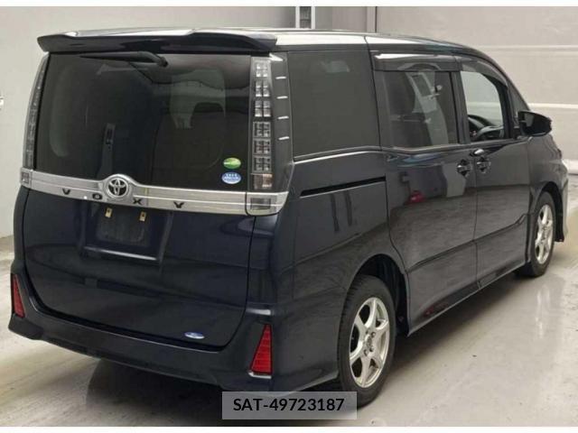 Toyota VOXY 2014-03 8278412-1