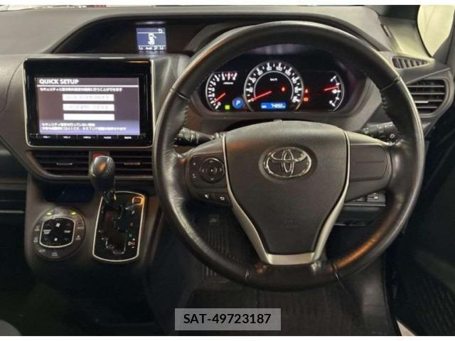 Toyota VOXY 2014-03 8278412-2