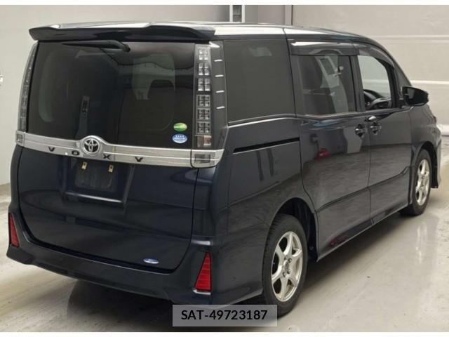 Toyota VOXY 2014-03 8278412-4