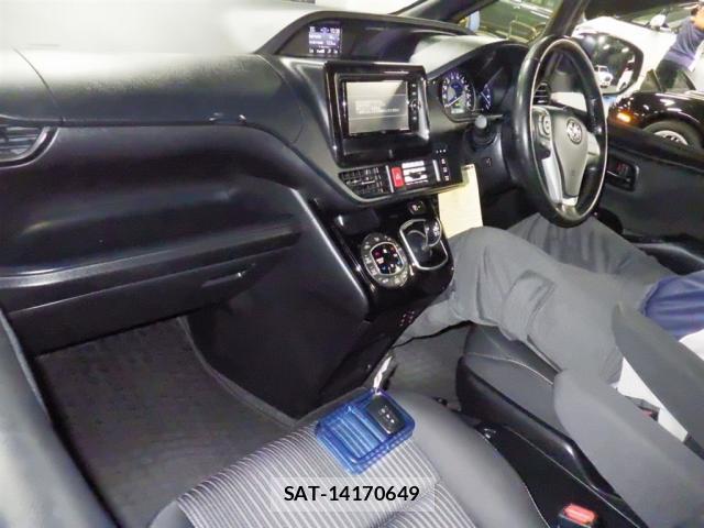 Toyota VOXY 2018 8278475-2