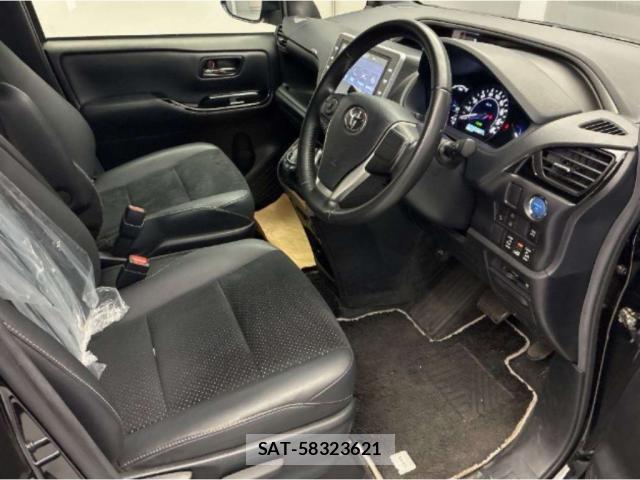 Toyota VOXY 2021-06 8278584-2