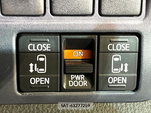 Toyota VOXY 2015-03 8278771-2