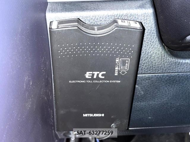 Toyota VOXY 2015-03 8278771-5