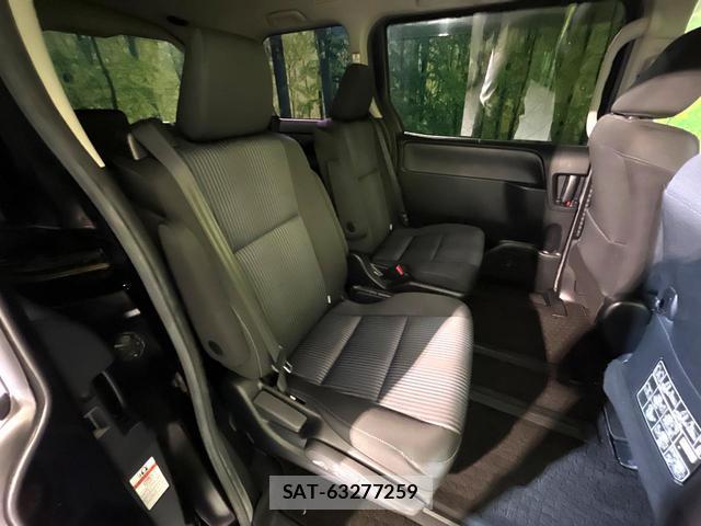 Toyota VOXY 2015-03 8278771-8