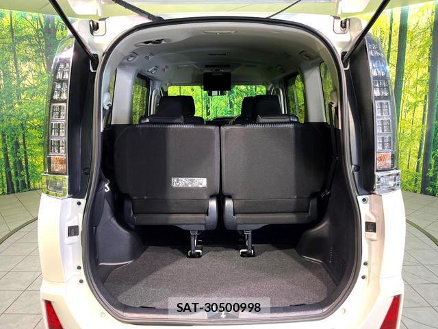 Toyota VOXY 2016-08 8278774-10