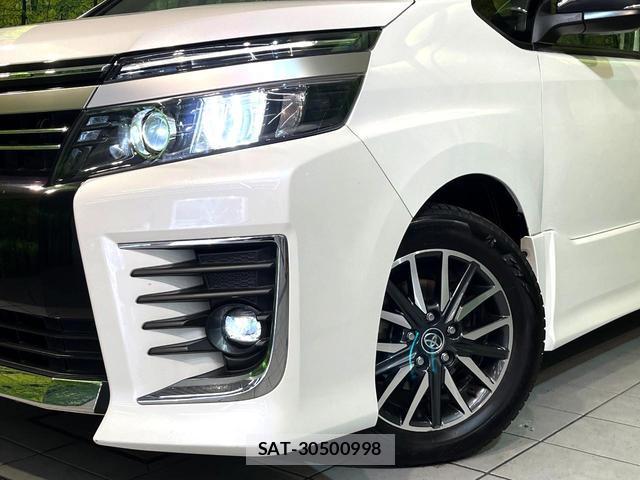 Toyota VOXY 2016-08 8278774-11