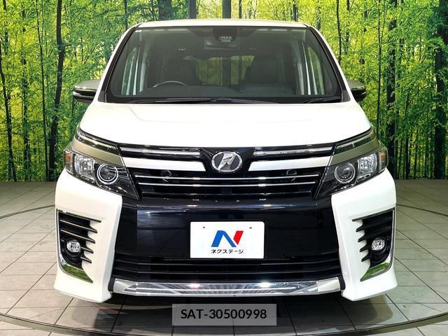 Toyota VOXY 2016-08 8278774-13
