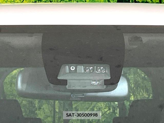 Toyota VOXY 2016-08 8278774-2