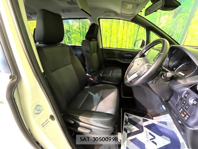 Toyota VOXY 2016-08 8278774-7