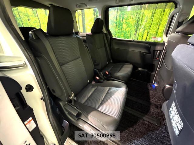 Toyota VOXY 2016-08 8278774-8