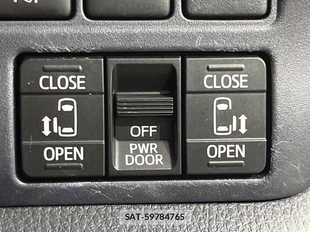 Toyota VOXY 2016-04 8278800-3