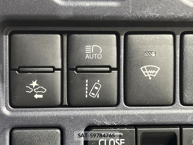 Toyota VOXY 2016-04 8278800-5