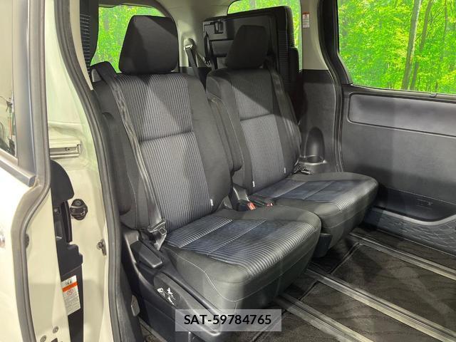 Toyota VOXY 2016-04 8278800-7