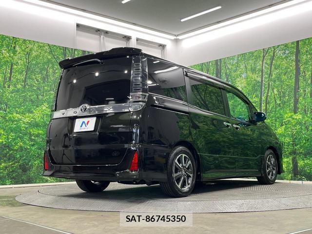 Toyota VOXY 2021-08 8278802-16