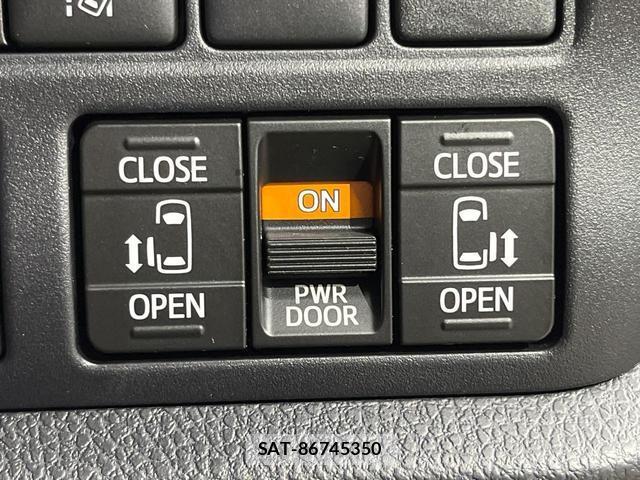 Toyota VOXY 2021-08 8278802-3