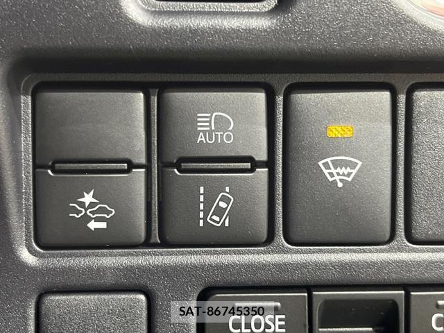 Toyota VOXY 2021-08 8278802-5
