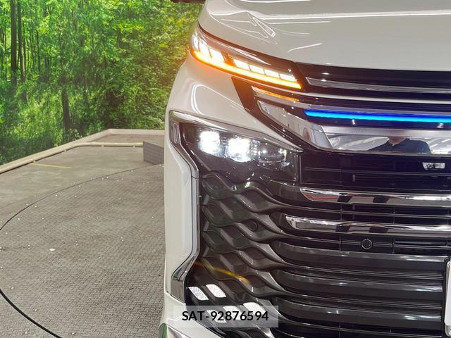 Toyota VOXY 2022-04 8278812-11