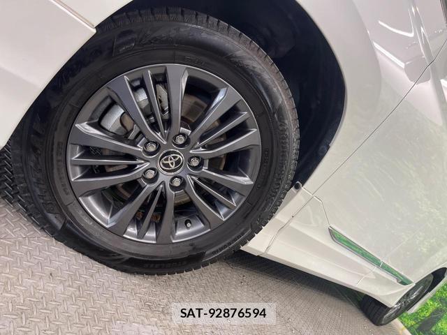 Toyota VOXY 2022-04 8278812-12