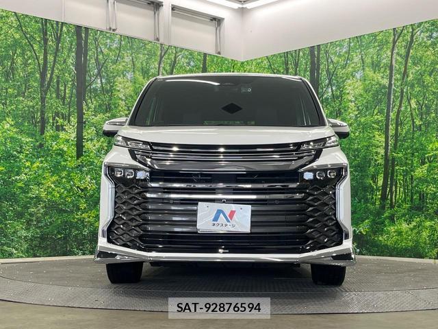 Toyota VOXY 2022-04 8278812-13