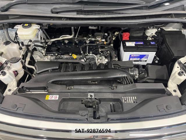 Toyota VOXY 2022-04 8278812-17