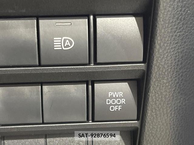 Toyota VOXY 2022-04 8278812-5