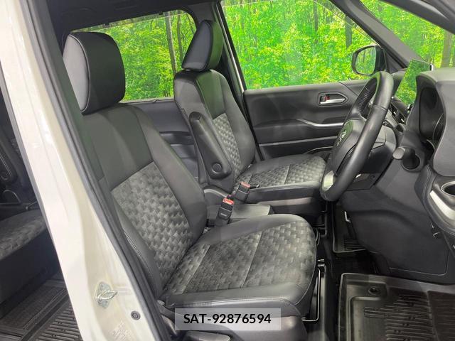 Toyota VOXY 2022-04 8278812-6