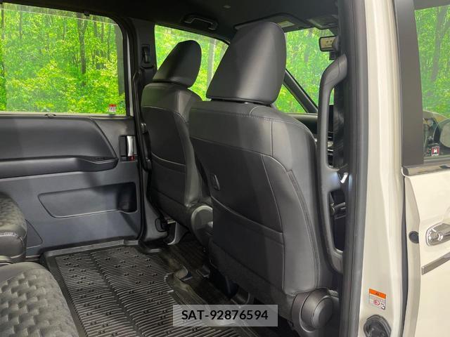 Toyota VOXY 2022-04 8278812-7