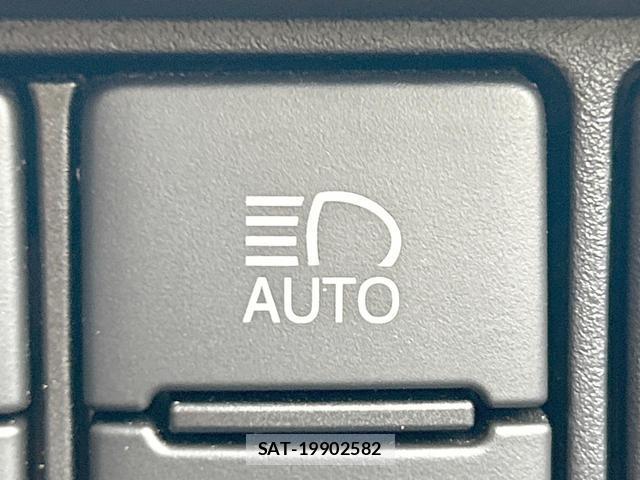 Toyota VOXY 2020-12 8278818-11