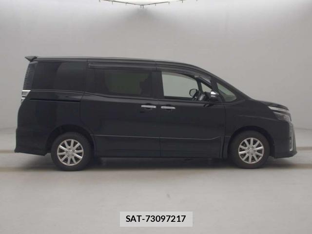 Toyota VOXY 2019-02 8278926-11
