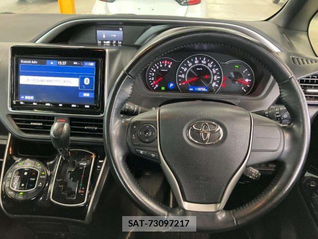 Toyota VOXY 2019-02 8278926-2